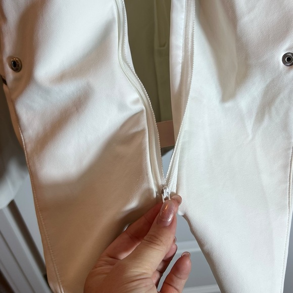 Veronica Beard Bi-Stretch Scuba Jacket White, Size 4 - Picture 9 of 16